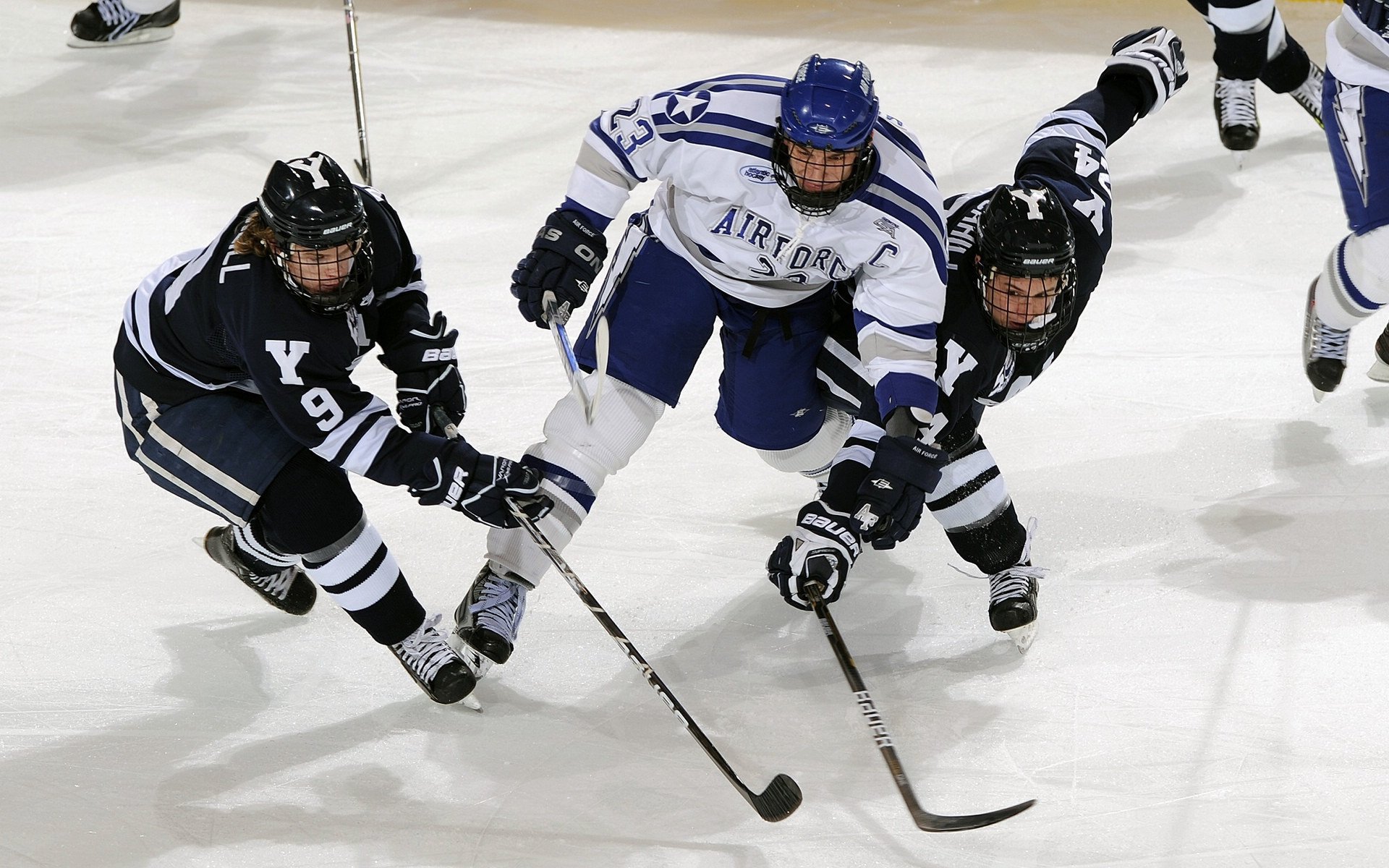 基：全黑队防守端的“专职拦截员”，他总能在最需要的时刻做出关键动作