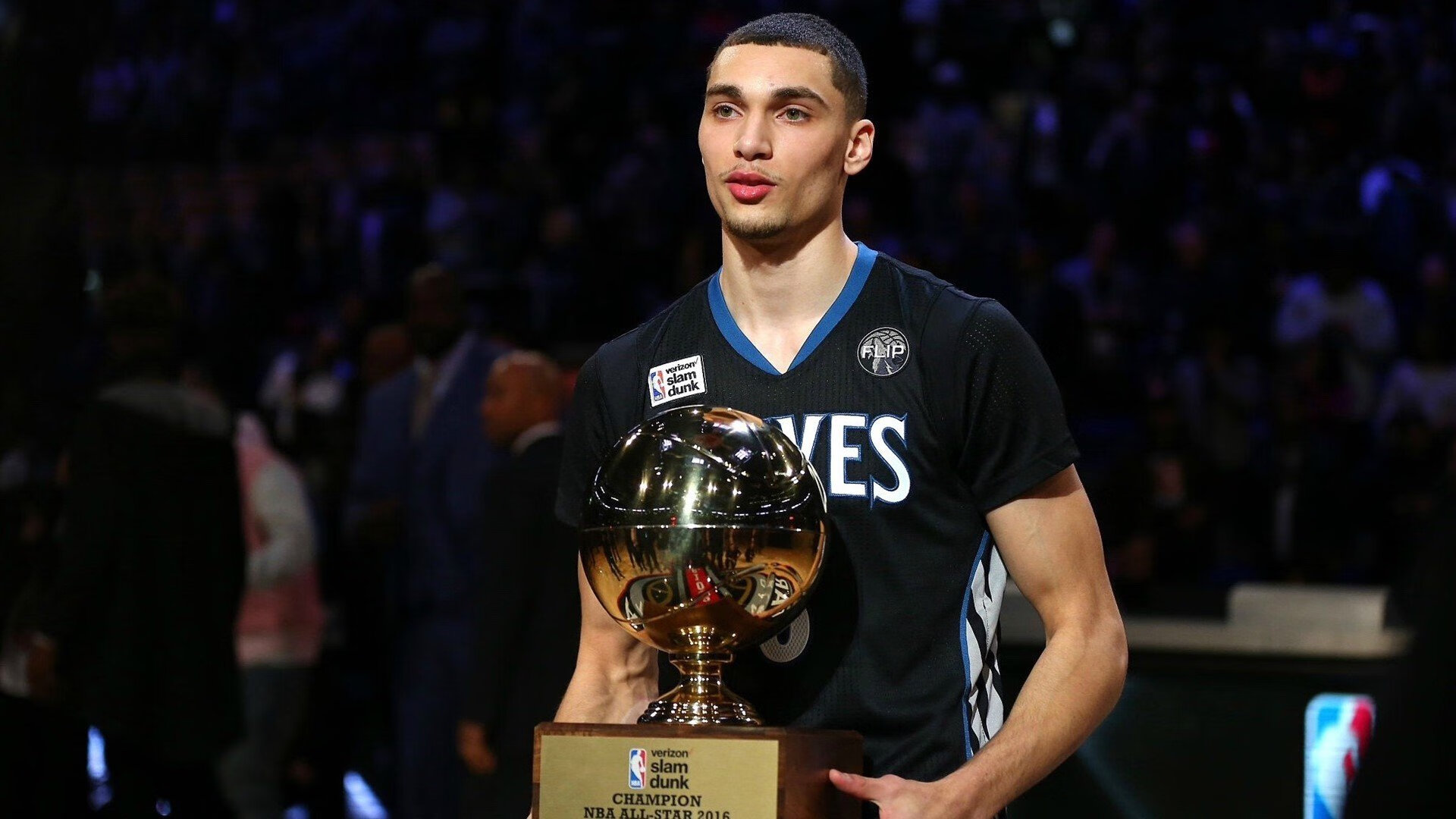 詹姆斯晒训练照称年龄不是问题，詹姆斯训练肌肉照